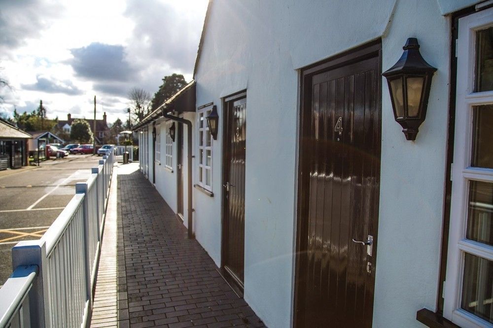 Stay And Relax At The Yew Tree Manuden Exterior foto